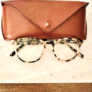 Tortoise eyeglasses. No prescription